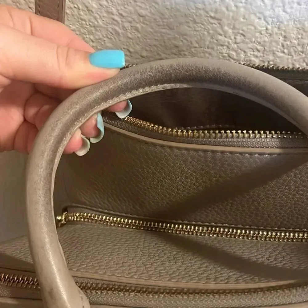 ✨Tory Burch Women's Natural Robinson Pebbled Triple-Zip Tan Satchel✨